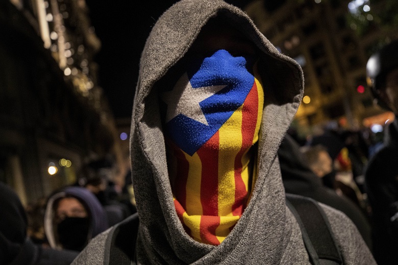 Νέα εντάλματα σύλληψης εις βάρος Καταλανών αυτονομιστών