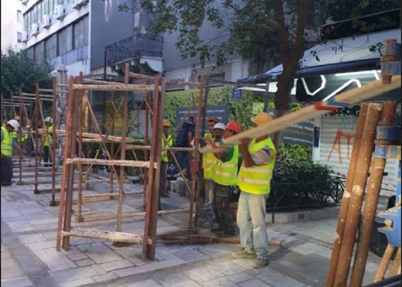Κίνδυνος από υπό κατάρρευση εγκαταλειμμένο κτίριο στην Αιόλου