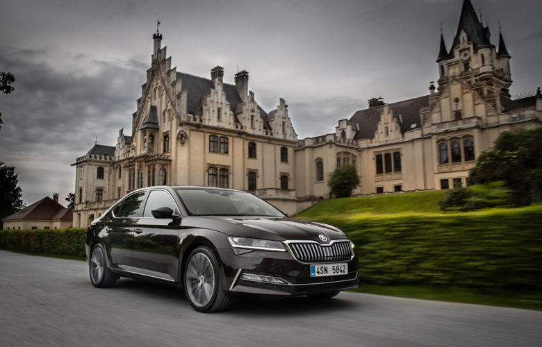 Νέο Skoda Superb: Ανανεωμένο, αναβαθμισμένο και με νέες τεχνολογίες