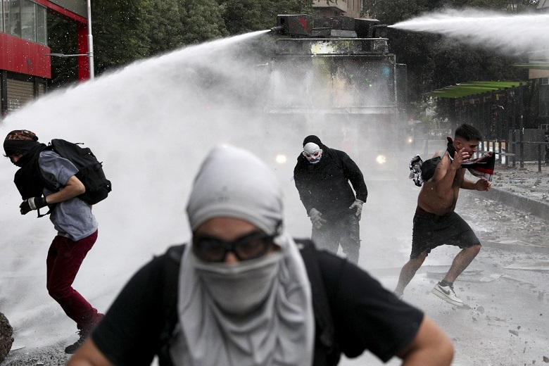 Συγκρούσεις, οδομαχίες και λεηλασίες στη Χιλή