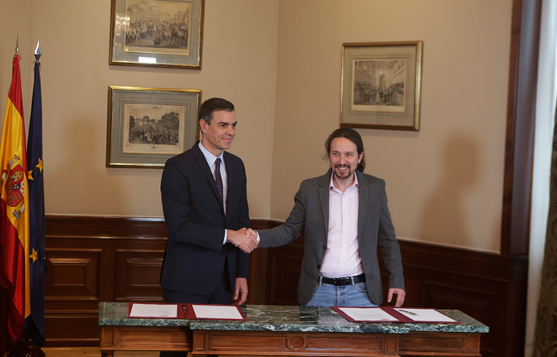 Ισπανία: Υπογράφηκε η συμφωνία Σοσιαλιστών-Podemos