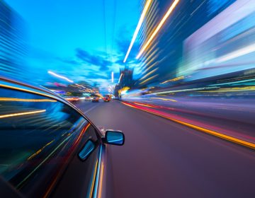 Χειροπέδες σε οδηγό που έτρεχε με 186 χλμ/ώρα σε δρόμο με όριο τα 90 χλμ/ώρα