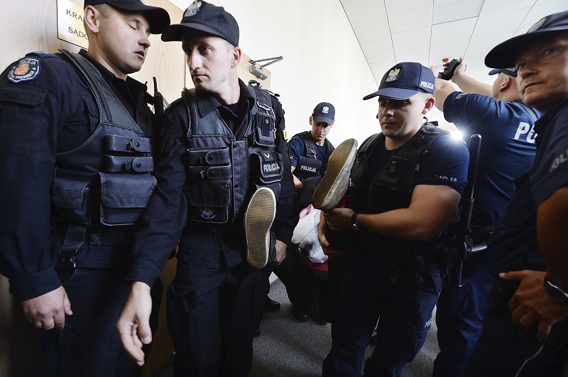 Σχεδίαζαν ένοπλες επιθέσεις κατά μουσουλμάνων στην Πολωνία