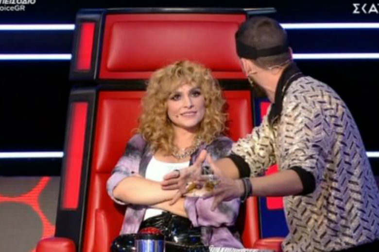 The Voice: Το «ψήσιμο» Μουζουράκη στην Ζουγανέλη για να του κλέψει παίκτρια