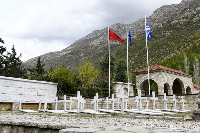 Ενταφιάστηκαν οστά Ελλήνων πεσόντων στο νεκροταφείο της Κλεισούρας
