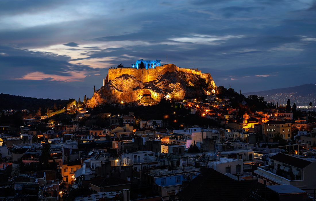 Στα «μπλε» η Ακρόπολη για την Ημέρα για τα Δικαιώματα του Παιδιού