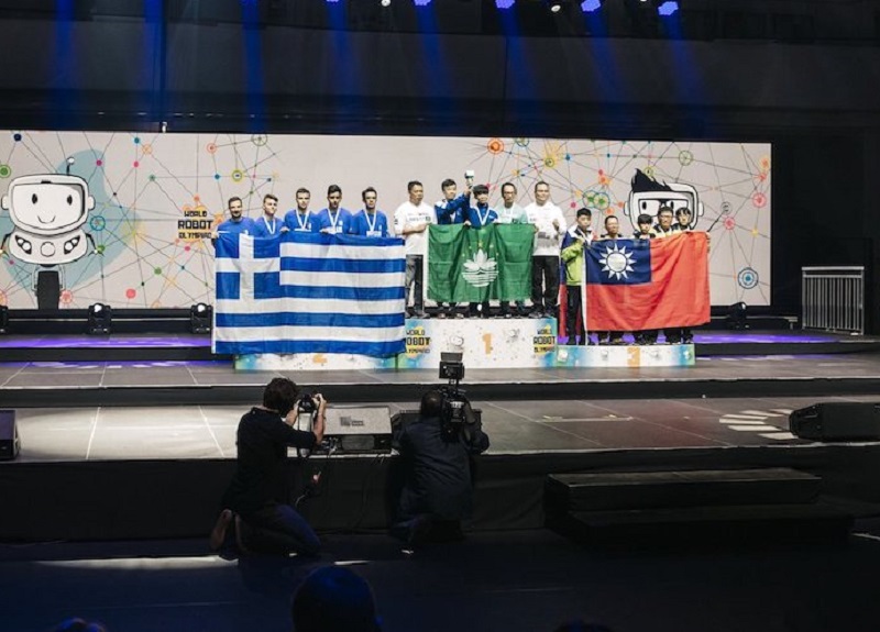 Παγκόσμια πρωτιά της Ελλάδας στην Ολυμπιάδα Εκπαιδευτικής Ρομποτικής