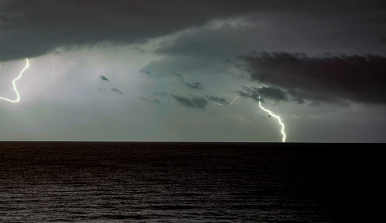 Επιδείνωση του καιρού στη νησιωτική χώρα με ισχυρές καταιγίδες