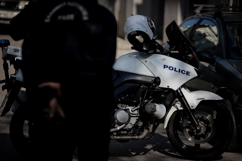 Επίθεση δέχθηκε σύμβουλος του Χρυσοχοΐδη στο Χαλάνδρι