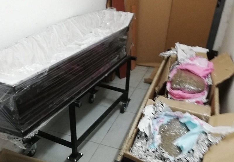 Διακινούσαν τα ναρκωτικά με αυτοκίνητα και… φέρετρα