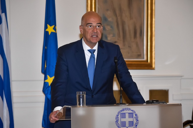 Συνομιλίες Δένδια με τον Αιγύπτιο ομόλογό του στο Κάιρο