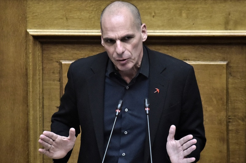 Βαρουφάκης: Ανεύθυνη υπακοή στην τρόικα και διευκόλυνση ύποπτων φοροφυγάδων