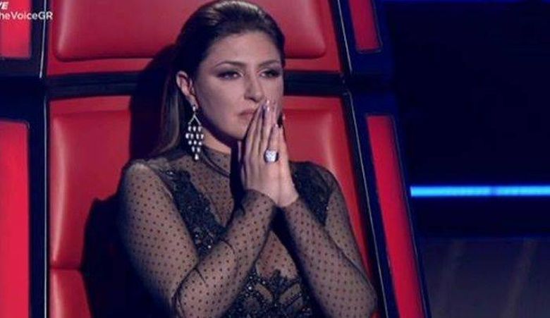 The Voice: Τα δάκρυα της Έλενας Παπαρίζου με την ερμηνεία παίκτριας