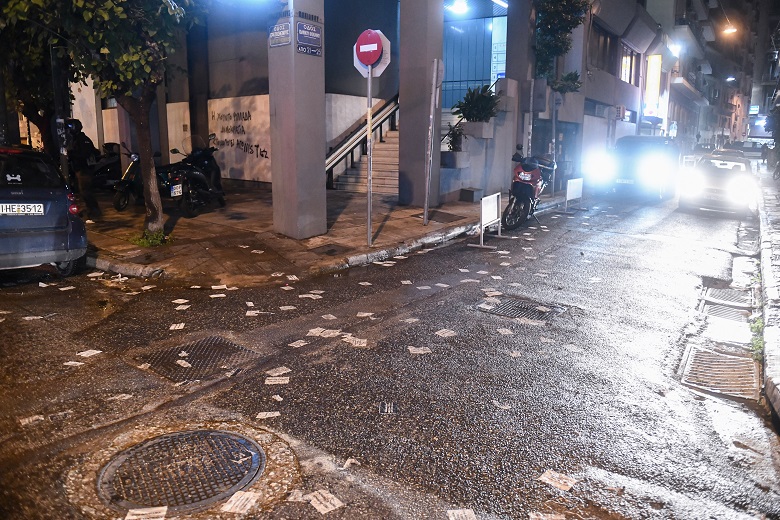 Παρέμβαση με τρικάκια σε γραφεία εφημερίδας στο Παγκράτι