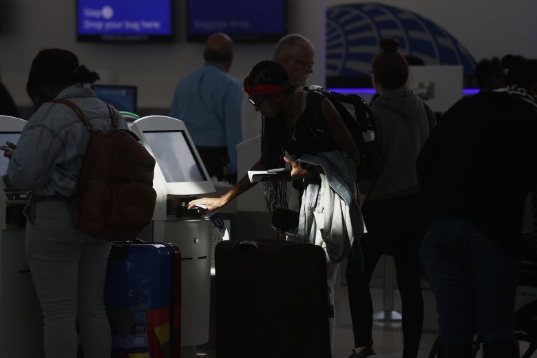 Γιατί πρέπει να καταστρέφουμε πάντα τις κάρτες επιβίβασης μετά από κάθε πτήση