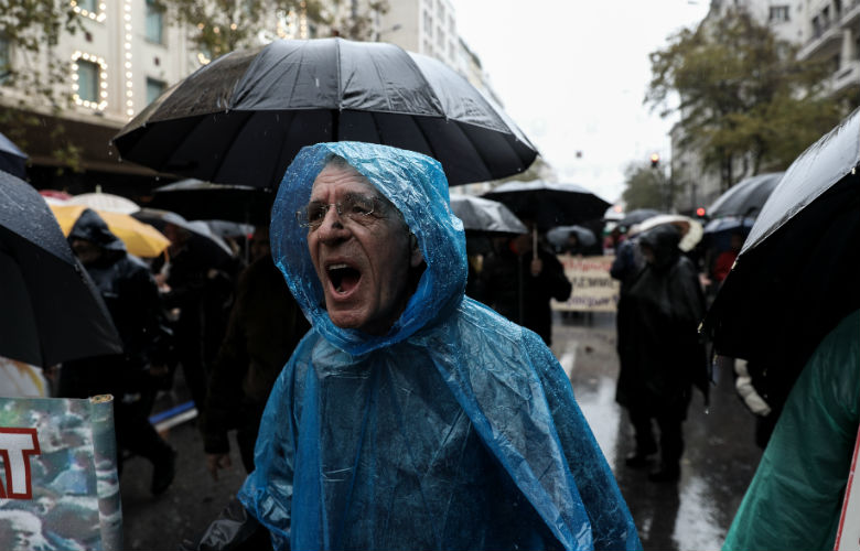 Σε εξέλιξη συνάντηση εκπροσώπων των συνταξιούχων με Γεραπετρίτη και Βρούτση