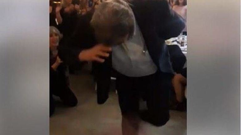 Το ζεϊμπέκικο του Παύλου Πολάκη σε εκδήλωση του ΣΥΡΙΖΑ