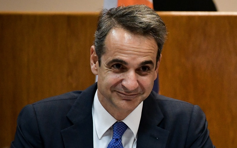 Ο Κυριάκος Μητσοτάκης διαδίδει το single «Θα Κάτσω Σπίτι 2020»