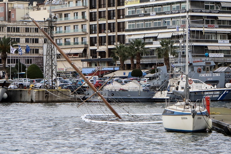 Ιστιοφόρο βούλιαξε από τους ισχυρούς ανέμους στην Καβάλα