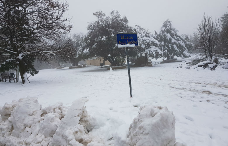 Κακοκαιρία Ζηνοβία: Αποκαταστάθηκε η κυκλοφορία των φορτηγών στην εθνική οδό Αθηνών-Λαμίας