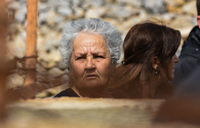 Κίναρος: Η στιγμή που οι Ένοπλες Δυνάμεις κατεβάζουν προμήθειες στην κυρά Ρηνιώ