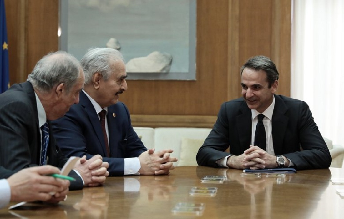 Τι είπαν Μητσοτάκης-Χάφταρ στη συνάντησή τους στη Βουλή