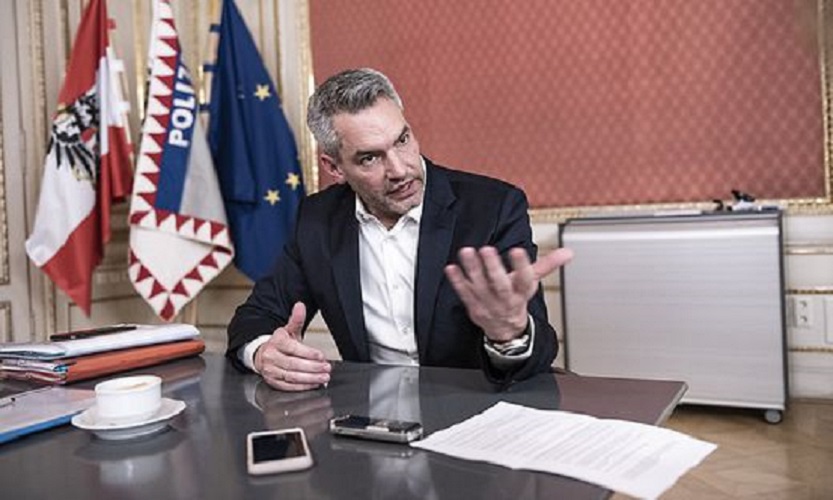 Αυστριακός ΥΠΕΣ: Αφήστε τους πρόσφυγες στα ελληνικά νησιά