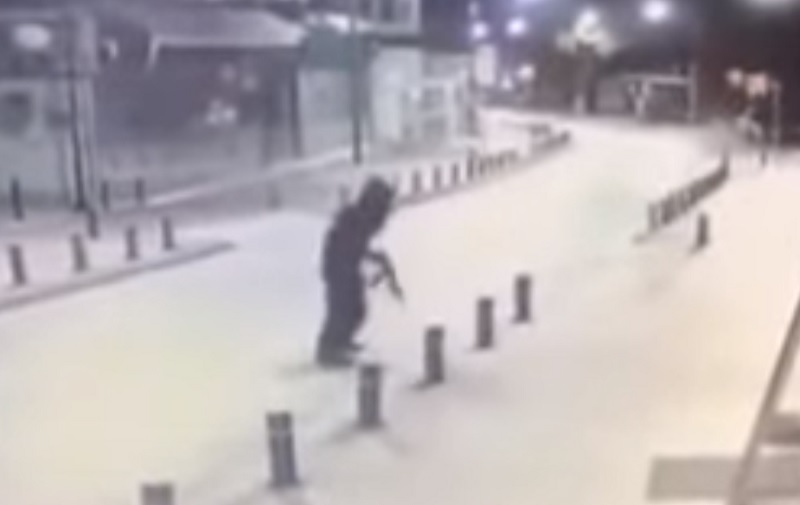 Ένοπλος άνοιξε πυρ εναντίον θαμώνων καφετέριας στην Αγία Νάπα