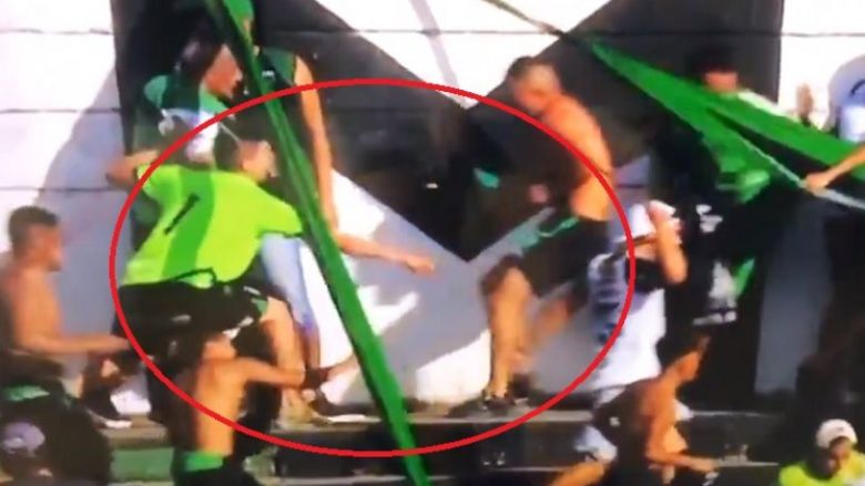 Χούλιγκαν κυνηγούσε με μαχαίρι τους αντίπαλους οπαδούς στην εξέδρα