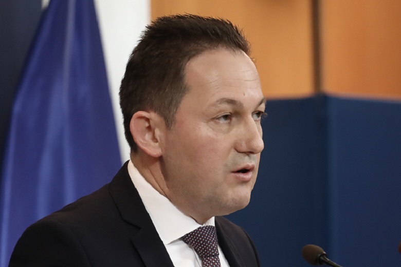 Πέτσας: O Tσίπρας ο τελευταίος που μπορεί να κάνει μαθήματα διαπραγμάτευσης