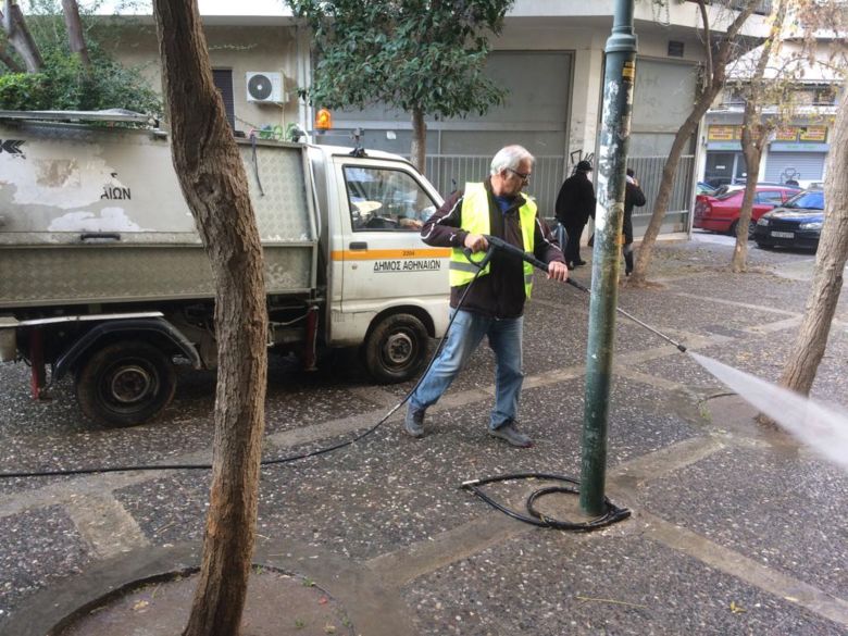 Καθαρισμός δημόσιων χώρων από τον δήμο Αθηναίων σε Παγκράτι – Δουργούτι