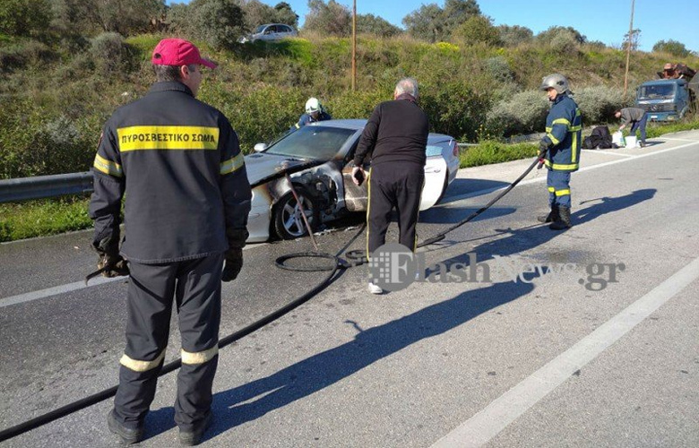 Αυτοκίνητο τυλίχθηκε στις φλόγες εν κινήσει – Τελευταία στιγμή πρόλαβαν οι επιβάτες