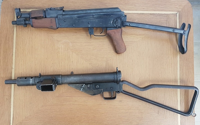 Ξέσπασε σε κλάματα επειδή προφυλακίστηκε για μπαλωθιές με… Kalashnikov