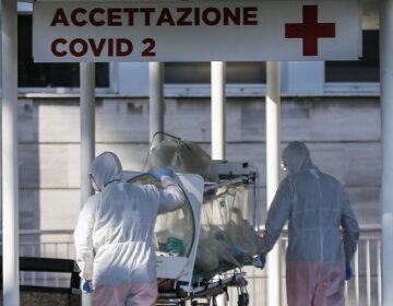 Κορονοϊός: 87 γιατροί έχουν χάσει τη ζωή τους στην Ιταλία – «Κόκκινη ζώνη» χωριό της Νάπολης