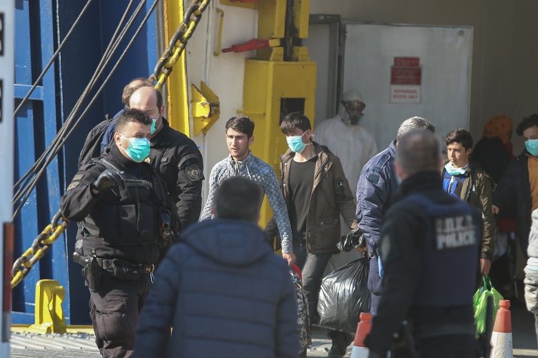 Στο λιμάνι της Καβάλας 300 μετανάστες με προορισμό τις Σέρρες