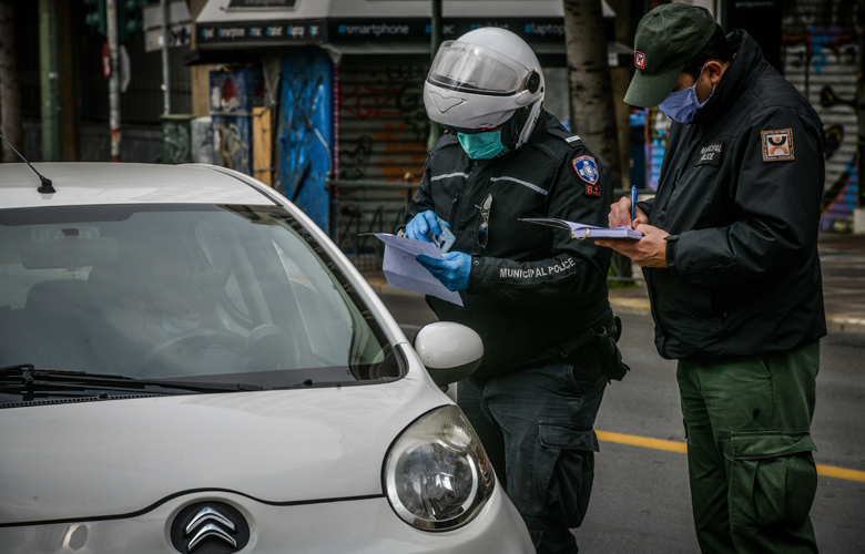 Πρόστιμο σε 82χρονο που πήγαινε… στη δουλειά του την 25η Μαρτίου