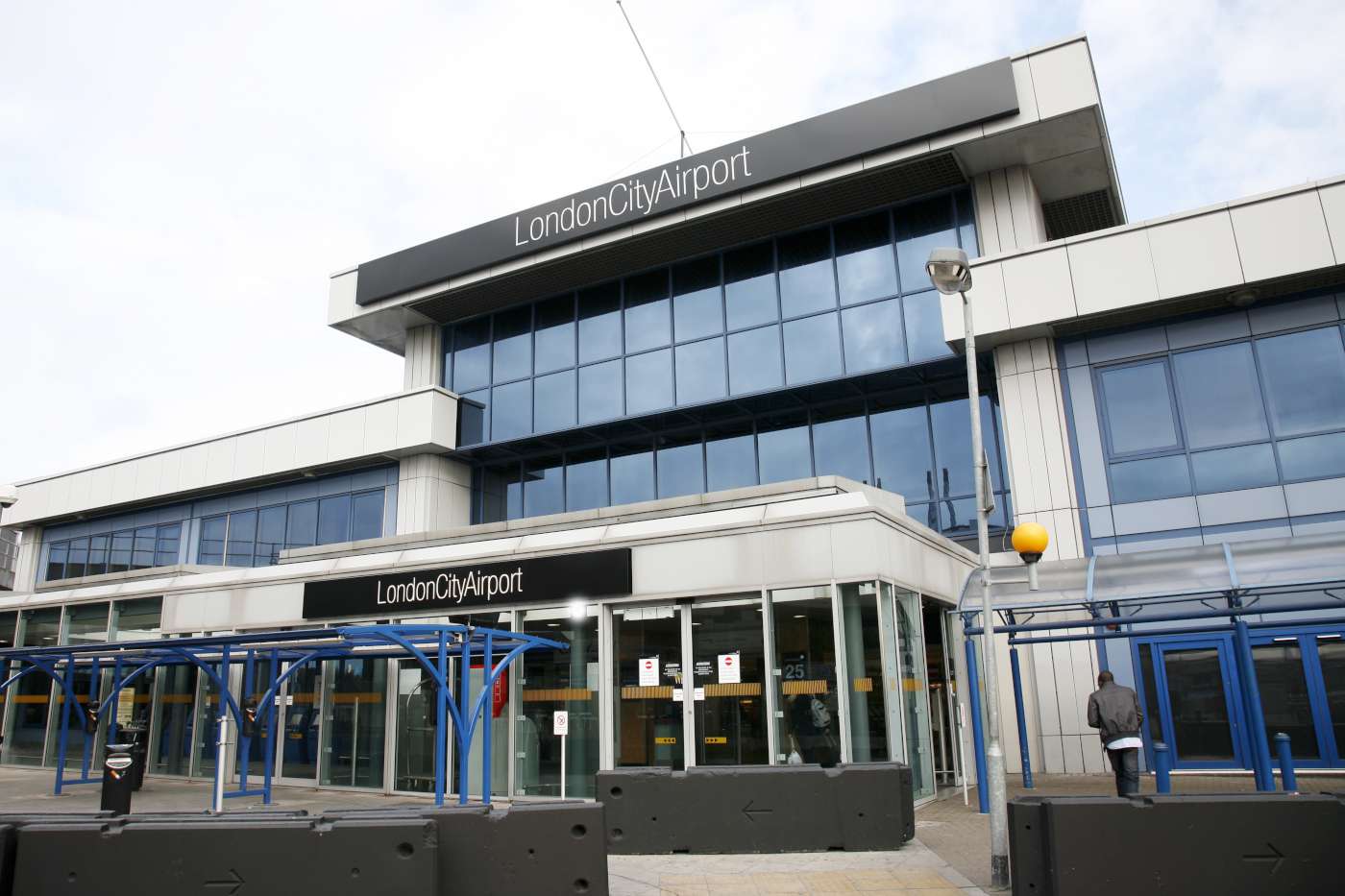 Κοροναϊός: Κλείνει το αεροδρόμιο London City στη Βρετανία