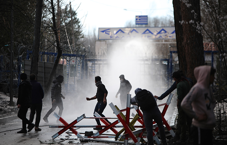 Spiegel: Η Τουρκία κατηύθυνε τα επεισόδια στα ελληνικά σύνορα
