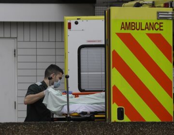 Κορονοϊός στη Βρετανία: 621 νεκροί σε μία ημέρα