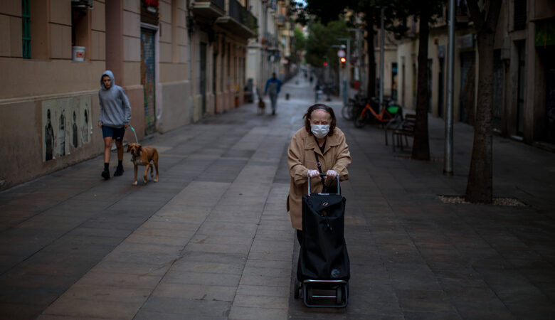 Κορονοϊός: Υποχρεωτική παντού η μάσκα στην Καταλονία