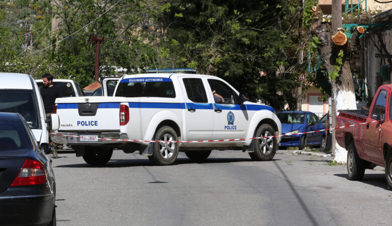 Θρίλερ στο Λασίθι: Νεκρός με τραύμα από όπλο στο κεφάλι βρέθηκε άνδρας μέσα στο αυτοκίνητό του