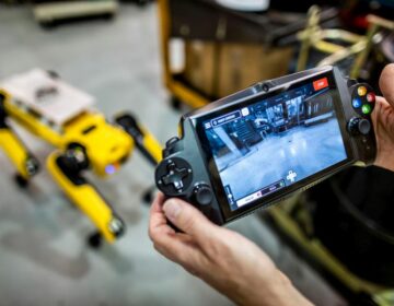 Fluffy και Spot, τα «σκυλιά» που εκσυγχρονίζουν τα εργοστάσια της Ford