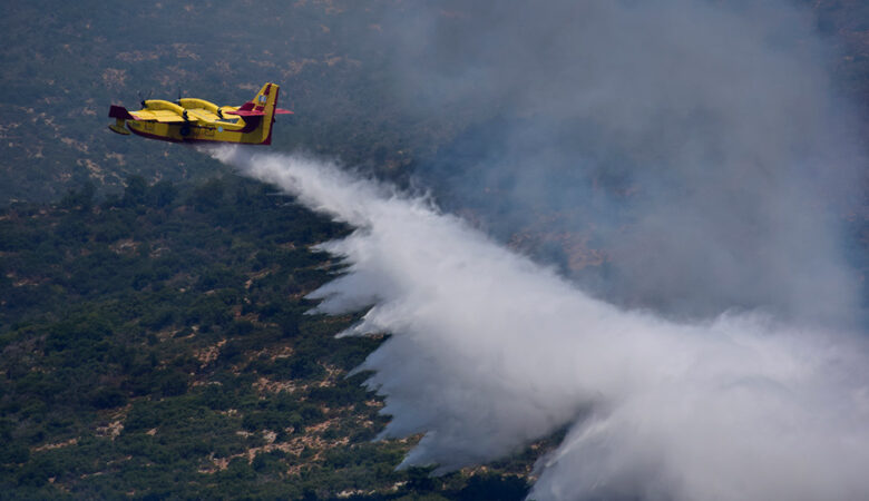 Πυρκαγιά σε δασική έκταση στο Δερβένι Κορινθίας