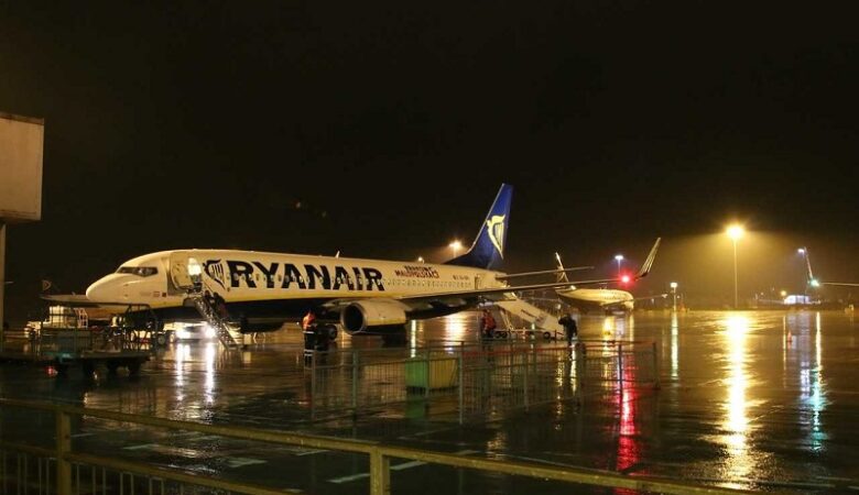 Θρίλερ στον αέρα με ύποπτους για τρομοκρατία σε αεροπλάνο της Ryanair