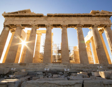 Εφορεία Αρχαιοτήτων Πόλης Αθηνών: ΕΔΕ για το περιστατικό στην Ακρόπολη