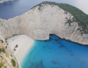 Η Daily Telegraph προτείνει 15 ελληνικά νησιά για το καλοκαίρι – Ποια χαρακτηριστικά έχει το καθένα