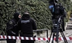 Δολοφονία 62χρονης στη Χαλκίδα: Ο δράστης ήξερε που υπήρχε κρυμμένο κλειδί του σπιτιού – Πού στρέφονται οι έρευνες της ΕΛ.ΑΣ.