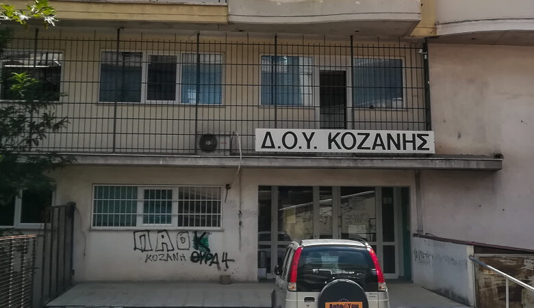 Επίθεση με τσεκούρι στην Κοζάνη: «Γλιστρούσαν τα χέρια μου από το αίμα» – Σοκάρουν οι μάρτυρες που έζησαν τη φρίκη