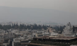 Η Τσικνοπέμπτη αύξησε την αιθαλομίχλη στην Αθήνα: «Έφτασε τα 250 μg σε κάποιες περιοχές», λέει επιστήμονας
