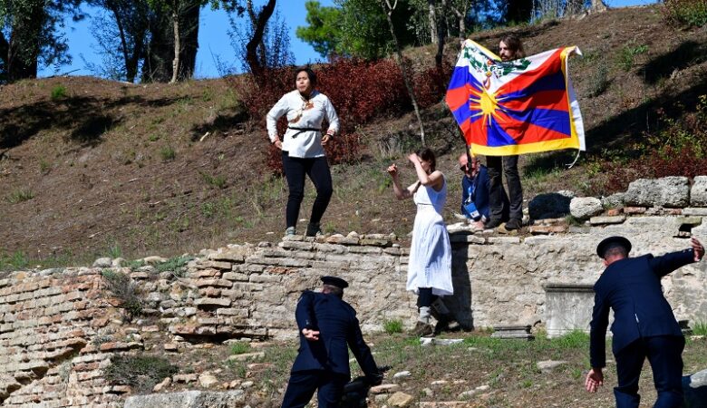 Αρχαία Ολυμπία: Συνελήφθησαν τέσσερις Θιβετιανοί κατά την αφή της Ολυμπιακής Φλόγας